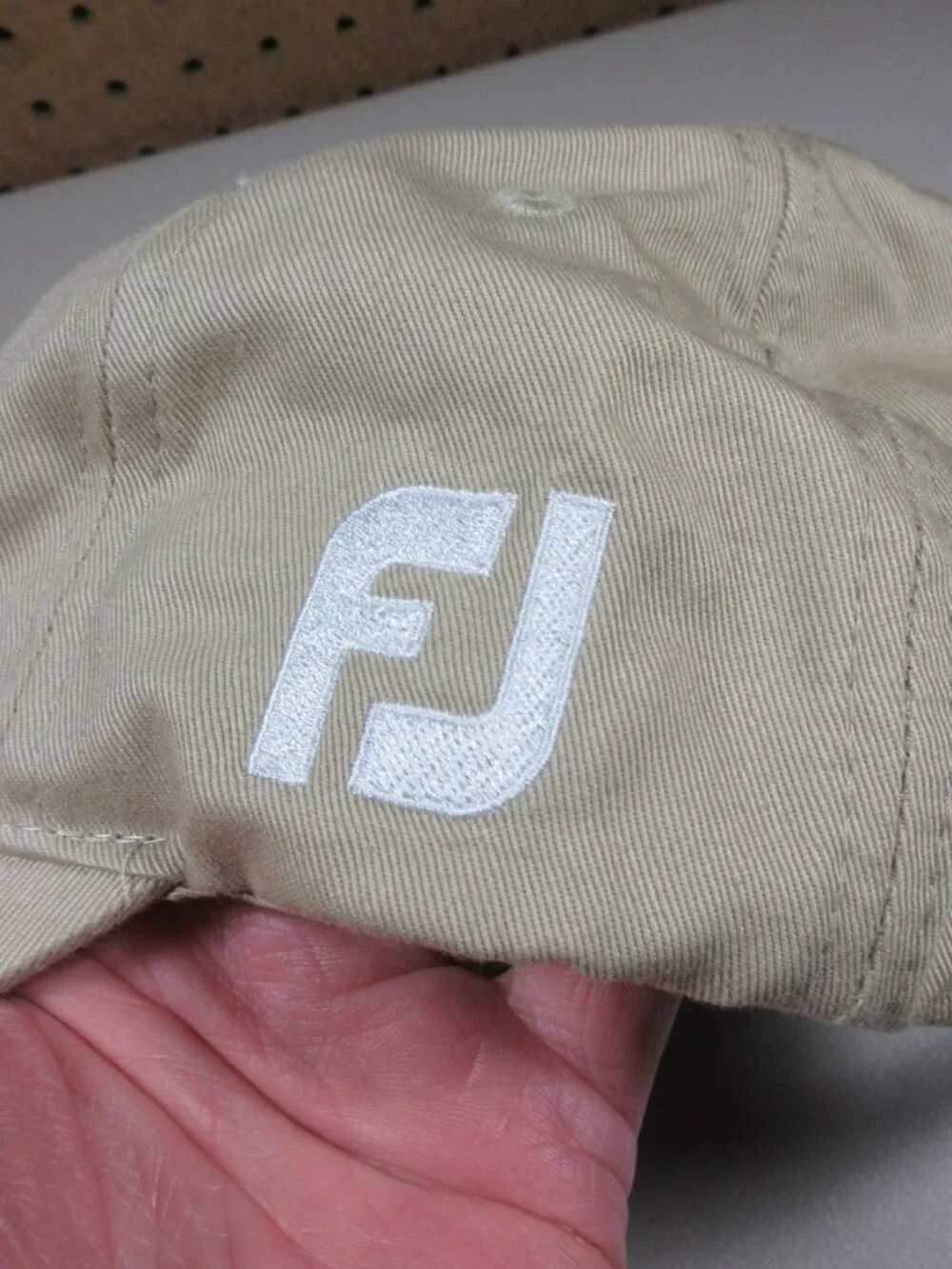 Titleist mens beige white black FJ FootJoy strapback golf hat OS EUC